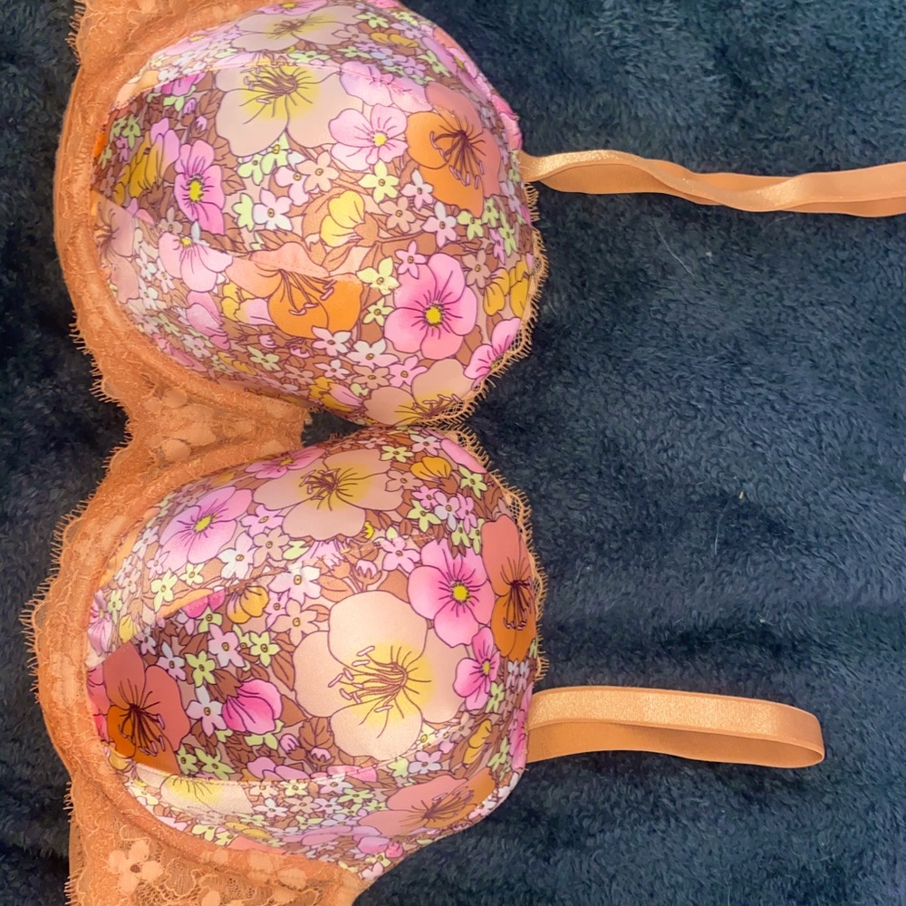 Orange VS Bra